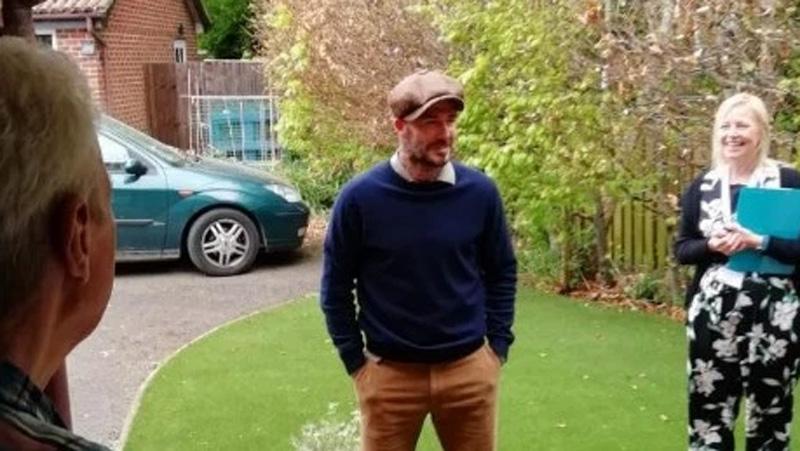 David Beckham Kunjungi Lansia Suporter Liverpool yang Mengidap Kanker