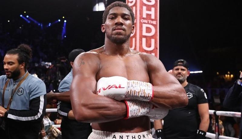 Anthony Joshua Penasaran Hadapi Tyson Fury dan Deontay Wilder