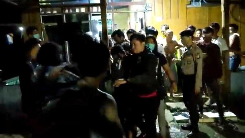 Maling Ayam, 2 Remaja di Palopo Babak Belur Diamuk Massa