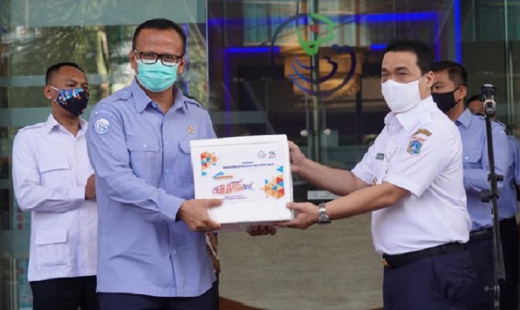 Riza Patria Terima Bantuan 10,5 Ton Ikan Beku dari Edhy Prabowo