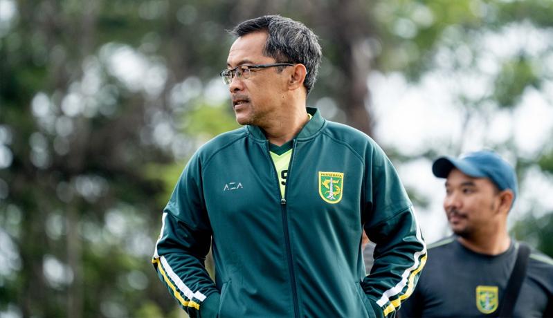 Aji Santoso Tak Mau Lengah Kontrol Latihan Mandiri Pemain Persebaya