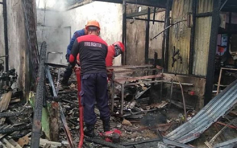 Hari Pertama Ramadan, 5 Kios di Bekasi Terbakar Gara-Gara Petasan