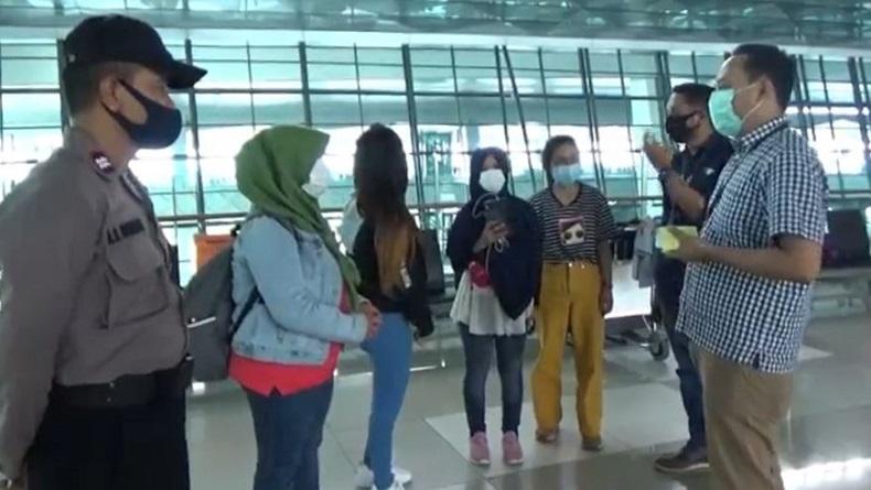 Larangan Mudik, TKI dari Hong Kong Telantar di Bandara Soetta Tak Bisa Pulang Kampung