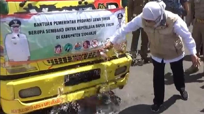 Persiapan PSBB, Gubernur Khofifah Kirim Bantuan Bahan Pokok ke Sidoarjo dan Gresik