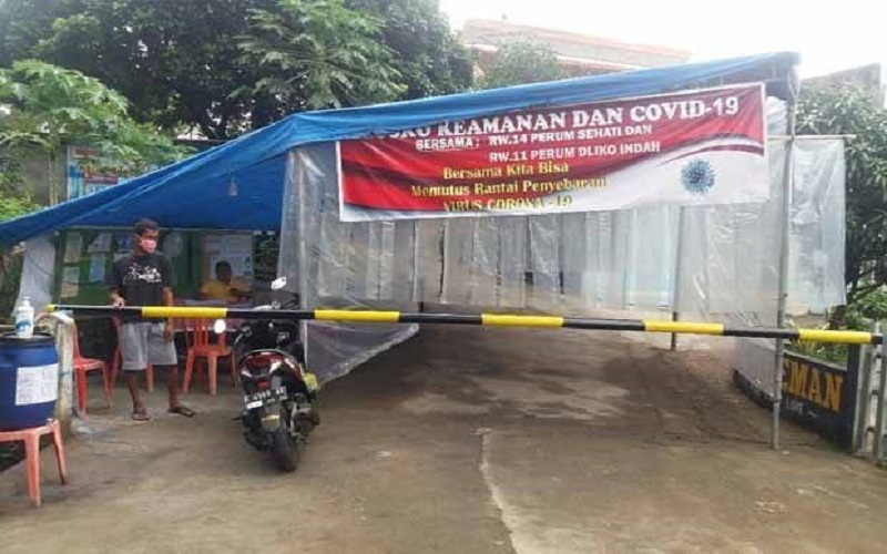 Marak Isu Pencurian, Warga di Salatiga Tutup Jalan Masuk Kampung