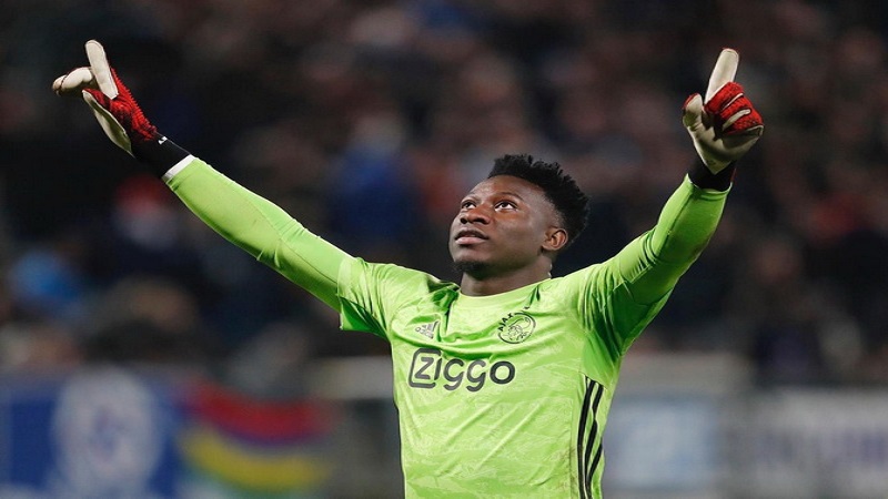 Incar Kiper Ajax, AC Milan Bersaing dengan Empat Klub Besar Eropa