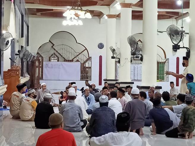 Menolak Ditertibkan, Jemaah Tarawih di Kota Parepare Adu Mulut dengan Satgas Covid-19