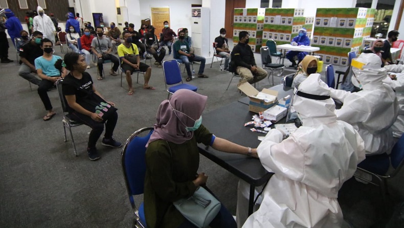 Gubernur Khofifah Pantau Pelaksanaan Operasi PSBB, 171 Warga Terjaring Razia