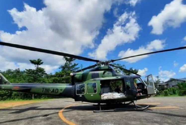 Helikopter Kodam Tanjungpura Bantu Distribusi Bantuan Covid-19 di Sanggau Kalbar