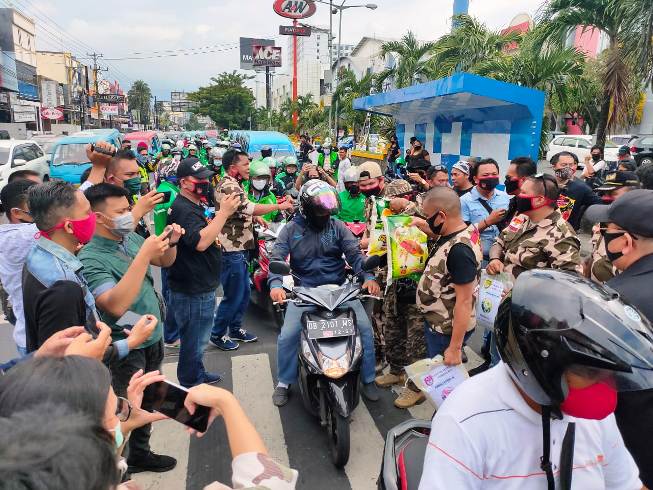 Ormas Adat di Manado Bagikan 1.000 Paket Sembako bagi Warga Terdampak Covid-19