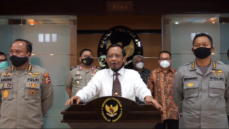 Mahfud MD Lantik Komjen Agung Budi Maryoto sebagai Kasatgas Saber Pungli