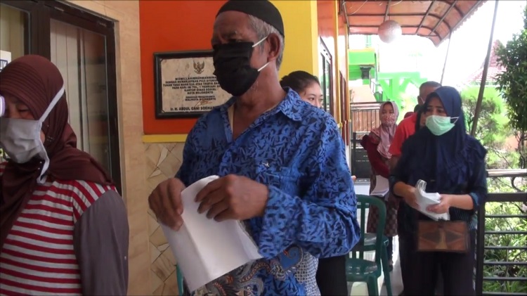 Tak Dapat BLT Rp600.000, Puluhan Warga Datangi Dinsos Kota Mojokerto