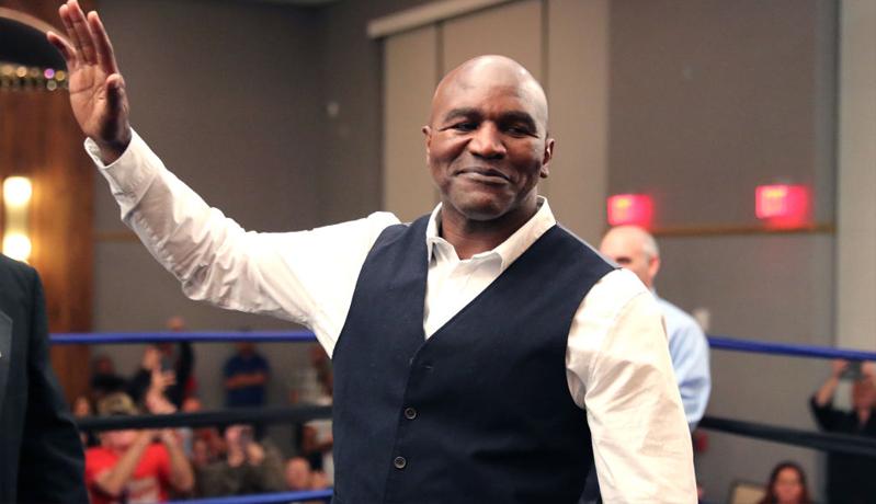 Di Umur 57 Tahun, Evander Holyfield Tak Gentar Hadapi Mike Tyson