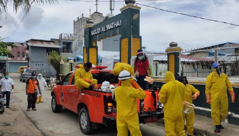 Sempat Disinggahi Pasien Positif Corona, 2 Masjid di Sorong Disemprot Disinfektan