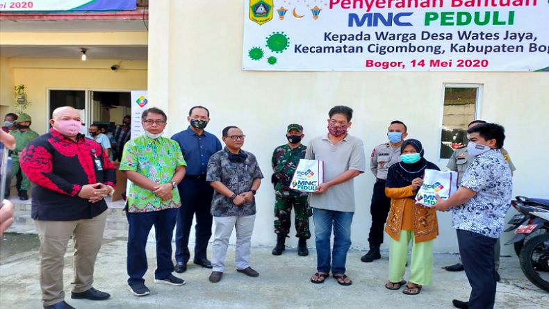 MNC Peduli dan MNC Land Serahkan 1.000 Paket Sembako kepada Desa Watesjaya Bogor