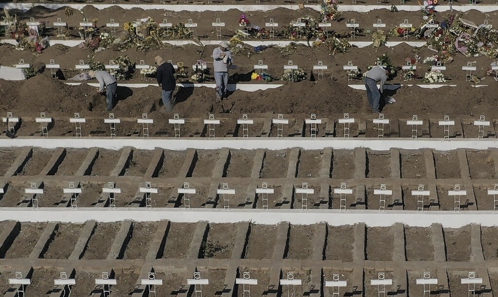 Cile Gali Ribuan Makam Setelah Kasus Virus Corona Melonjak Drastis