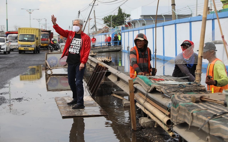 Banyak Warga Protes Jalan Rusak, Ganjar: Besok Saya Keliling Jalan Pantura