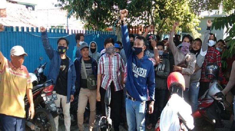 Protes THR Dibayar Separuh, Ratusan Buruh di Pekalongan Gelar Unjuk Rasa