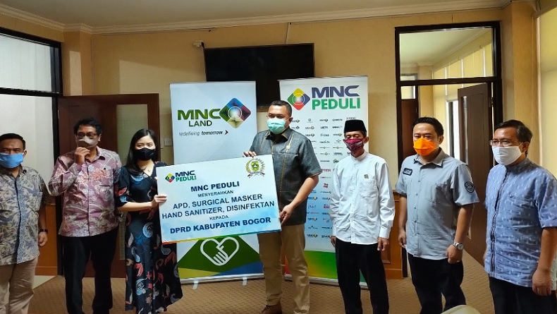 MNC Peduli dan MNC Land Salurkan Bantuan APD melalui DPRD Kabupaten Bogor