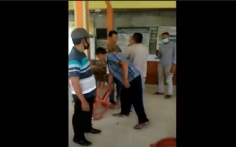 Protes Datanya Dihapus dari Bansos, Sejumlah Orang di Rembang Ricuh di Balai Desa