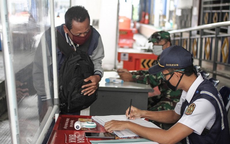 Pendatang Baru Datang di Jakarta Wajib Bawa Surat Bebas Covid-19