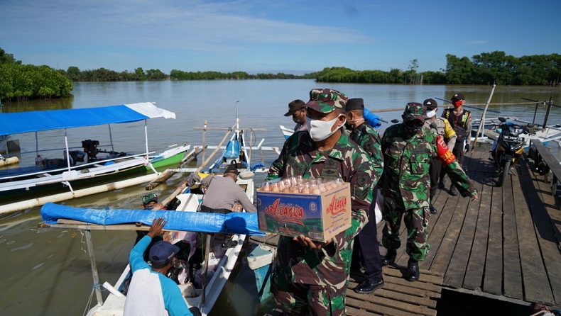 Didatangi Dandim Makassar, Warga Pulau Lakkang Curhat Baru Kali Ini Terima Bantuan Sembako