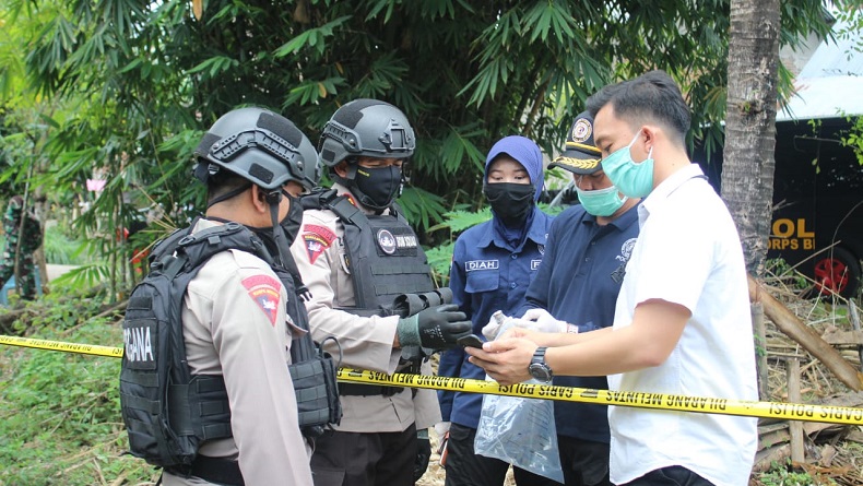 Gegana Brimob Polda Sulsel Tangani Kasus Ledakan Benda Diduga Mortir di Takalar