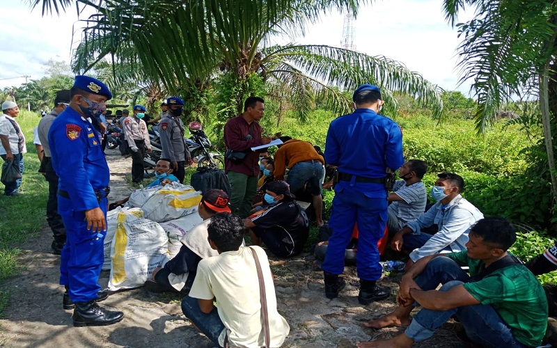 Terdampar di Pantai Kambilik Asahan, 21 TKI Ilegal dari Malaysia Dievakuasi Polisi