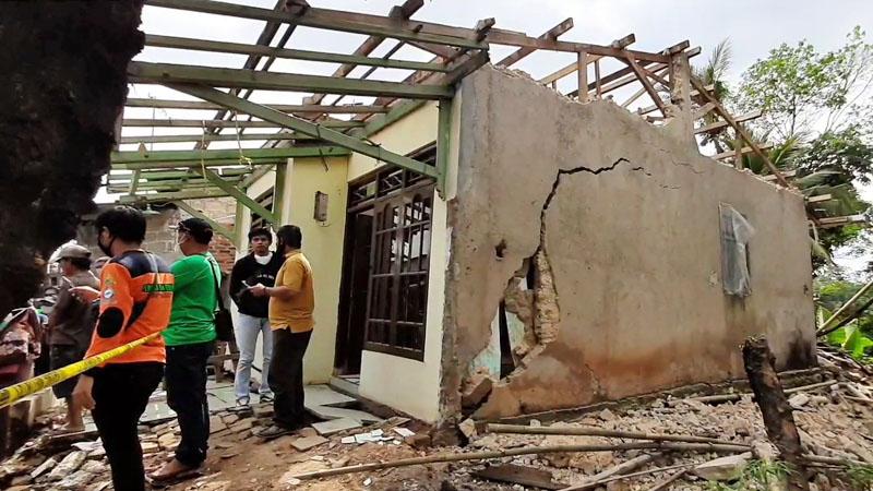Terdampak Pergerakan Tanah, Belasan Kepala Keluarga di Bogor Terpaksa Mengungsi