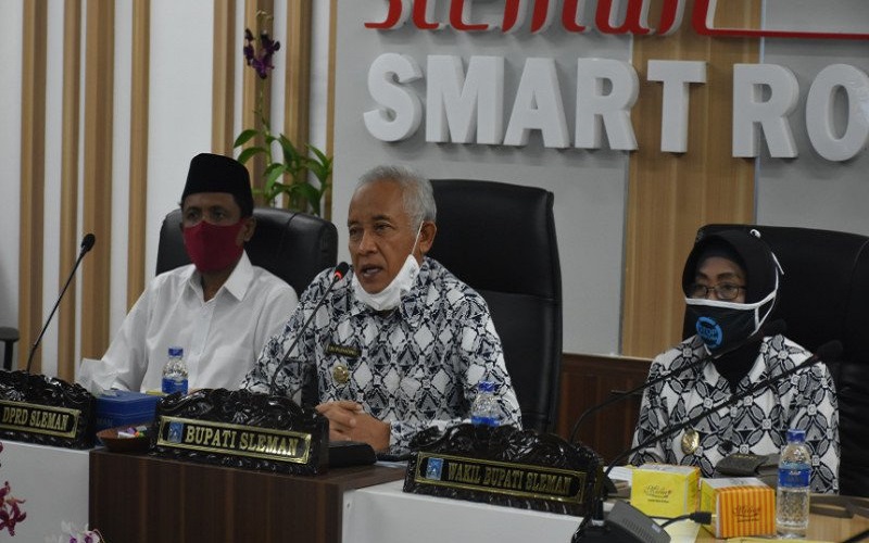 Sama Seperti Ganjar, Bupati Sleman Curhat Rambut Putih di Medsos