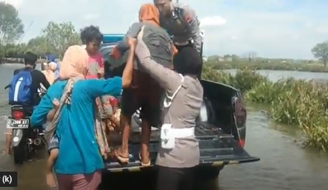 Rob Landa Pantura Jateng, Ganjar Pranowo: Saya Minta Bupati-Wali Kota Turun