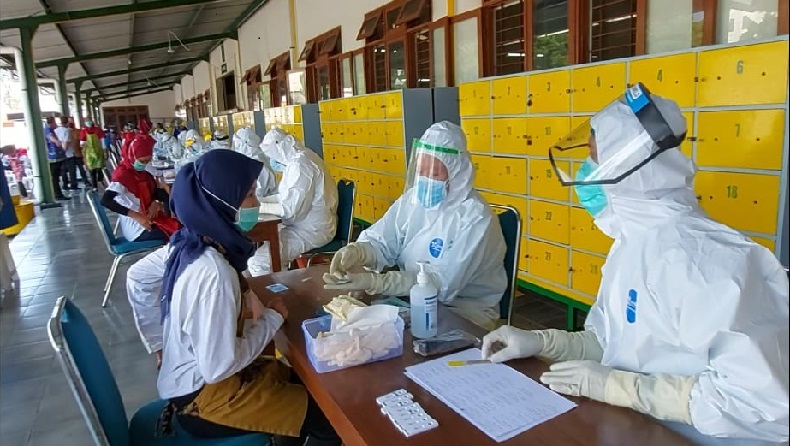 895 Karyawan Pabrik Rokok PT DMA Madiun Rapid Tes yang Ke-2