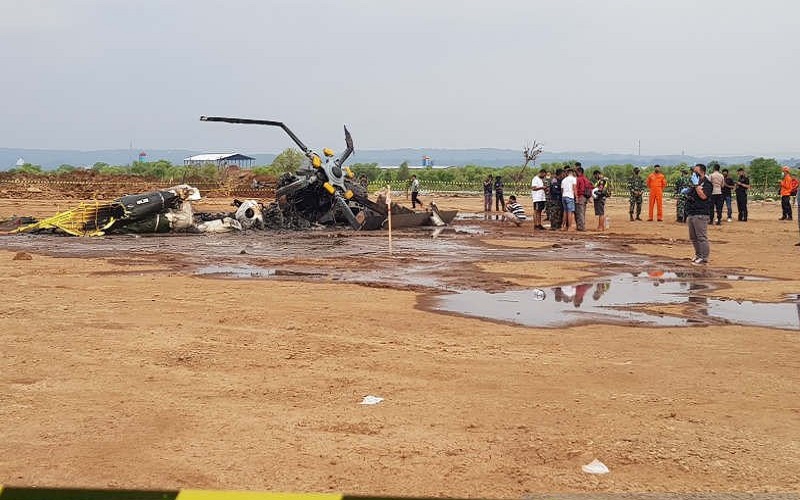 Helikopter Jatuh di Kendal, Saksi: Terbang 20 Meter, Oleng Langsung Nyungsep