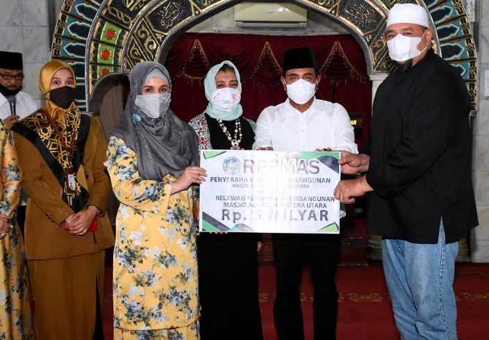 Gubernur Edy Rahmayadi Terima Donasi Rp5 Miliar untuk Poyek Masjid Agung Sumut