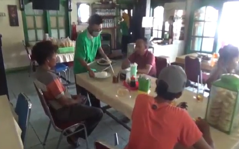 Demi Dapur Mengepul, Tempat Makan di Sragen Buka Warung dengan Protokol Kesehatan