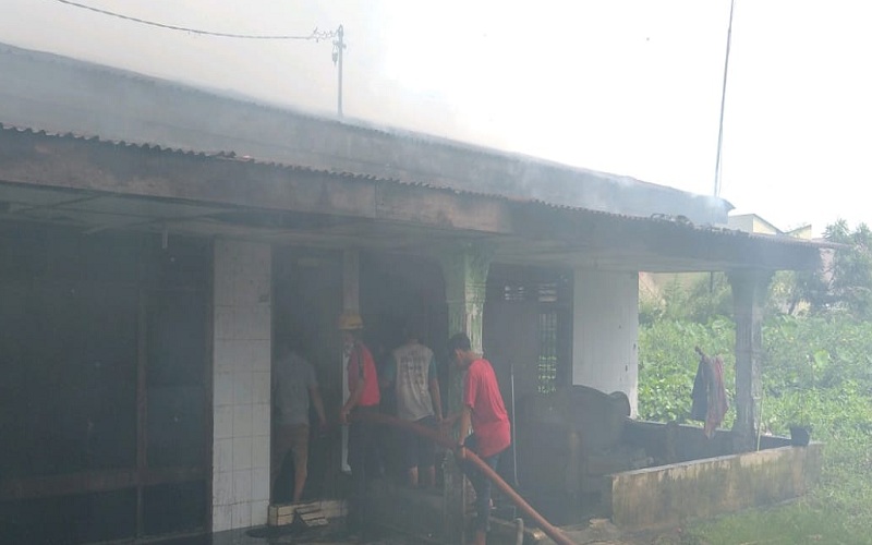 Kebakaran di Medan Helvetia, 2 Rumah Hangus Dilalap Kobaran Api