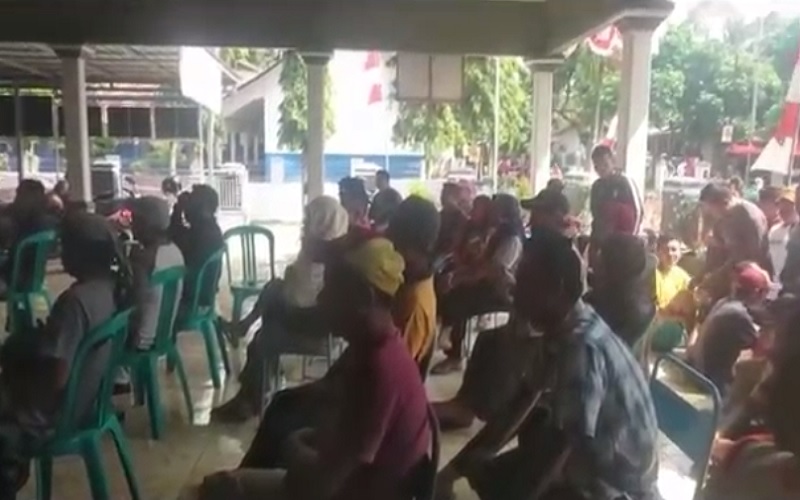 Bantuan Dipotong hingga Rp200.000 per KK, Warga Desa di Pemalang Serbu Kantor Kades