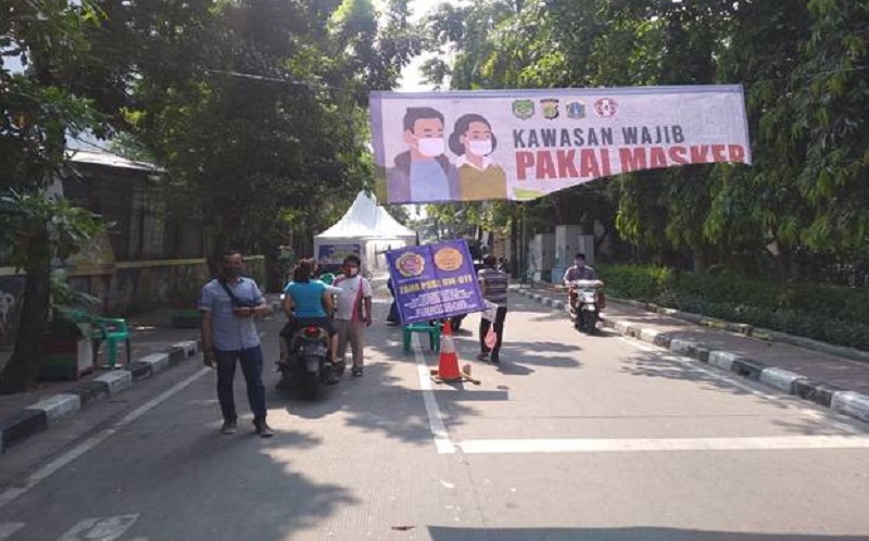 Zona Merah Penyebaran Covid-19, Pengurus RW 11 Pademangan Barat Periksa SIKM Warga