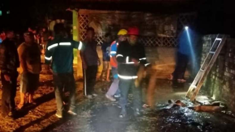 Tersengat Listrik saat Padamkan Api, Petugas Damkar di Palembang Tewas