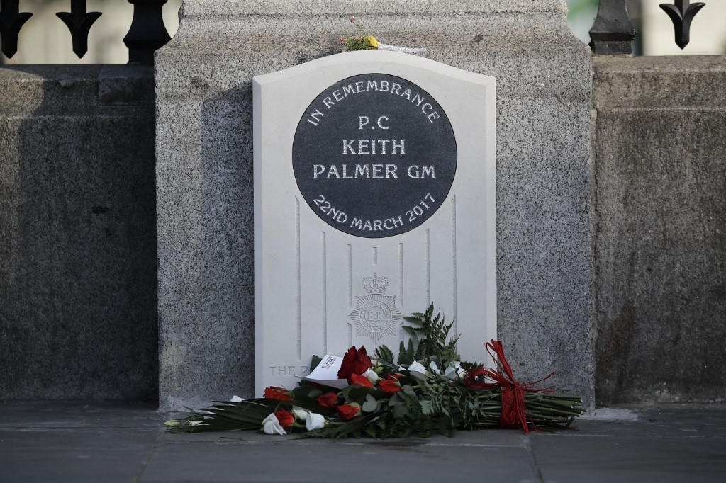 Aparat Inggris Tangkap Pria yang Mengencingi Tugu Polisi di London