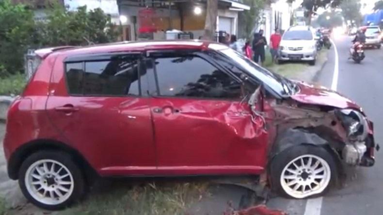 Kecelakaan Mobil dan Truk di Jombang, 4 Orang Luka-Luka