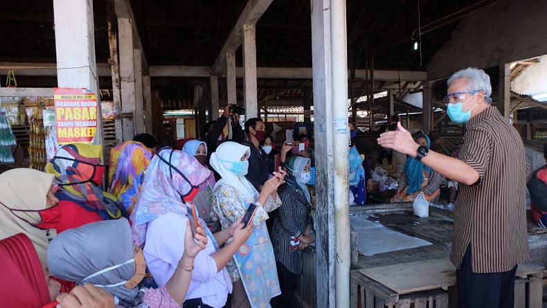 Tegur Bupati Temanggung, Ganjar: Nutup Pasar Jangan Hanya Disemprot!