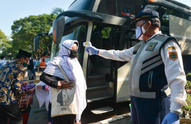 Bebas Corona, 225 Santri Asal Jateng Diberangkatkan Kembali ke Ponpes Gontor