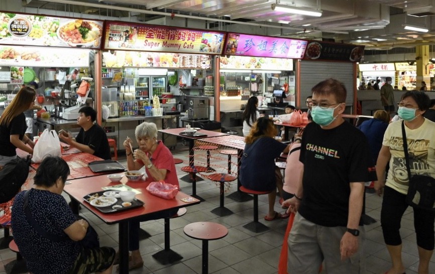Toko dan Kafe Dibuka Setelah 2 Bulan, Singapura Menggeliat Lagi