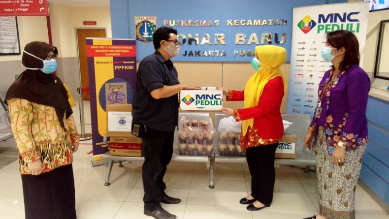 MNC Peduli Serahkan Masker Kain dan Minuman Segar kepada Puskesmas di Jakarta