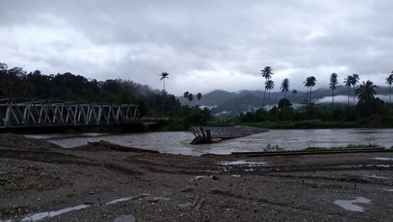 Diterjang Banjir, Jembatan Darurat di Seram Bagian Barat Terputus
