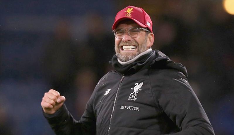 Saking Girangnya, Jurgen Klopp Ingin Foto dengan 4 Trofi Liverpool