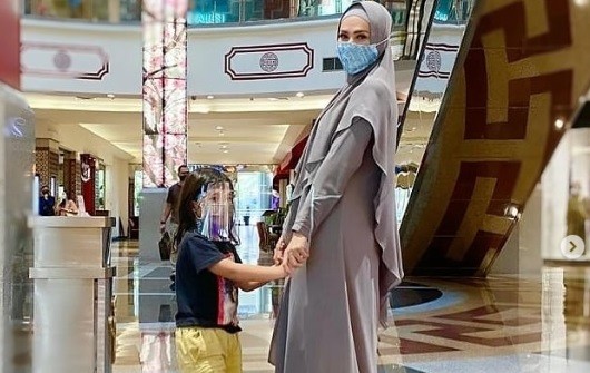 Mulan Jameela Ajak Anak Jalan-Jalan ke Mal: Jangan Lupa Pakai Masker