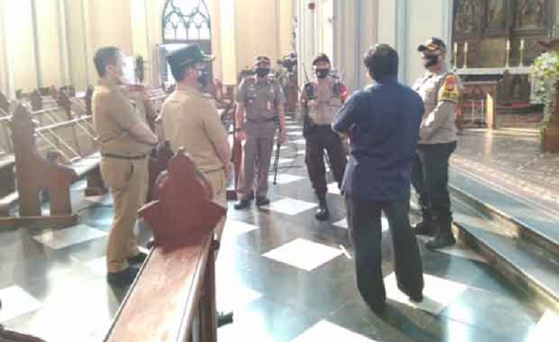Polisi Periksa Protokol Kesehatan Gereja Katedral Jakarta Jelang Pembukaan