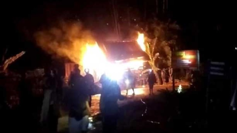 Orang Gila di Enrekang Bakar Lumbung Padi Warga, Diduga Ingin Bunuh Diri